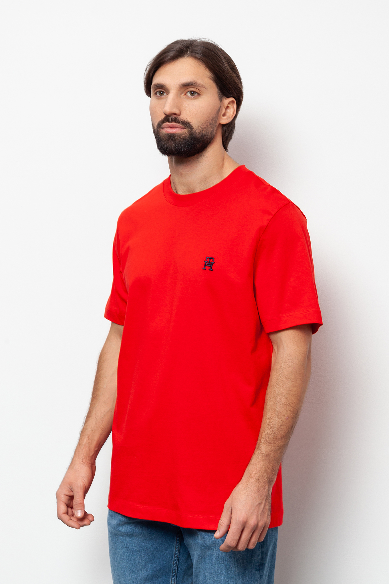 футболка мужская в красном модном цвете 2024