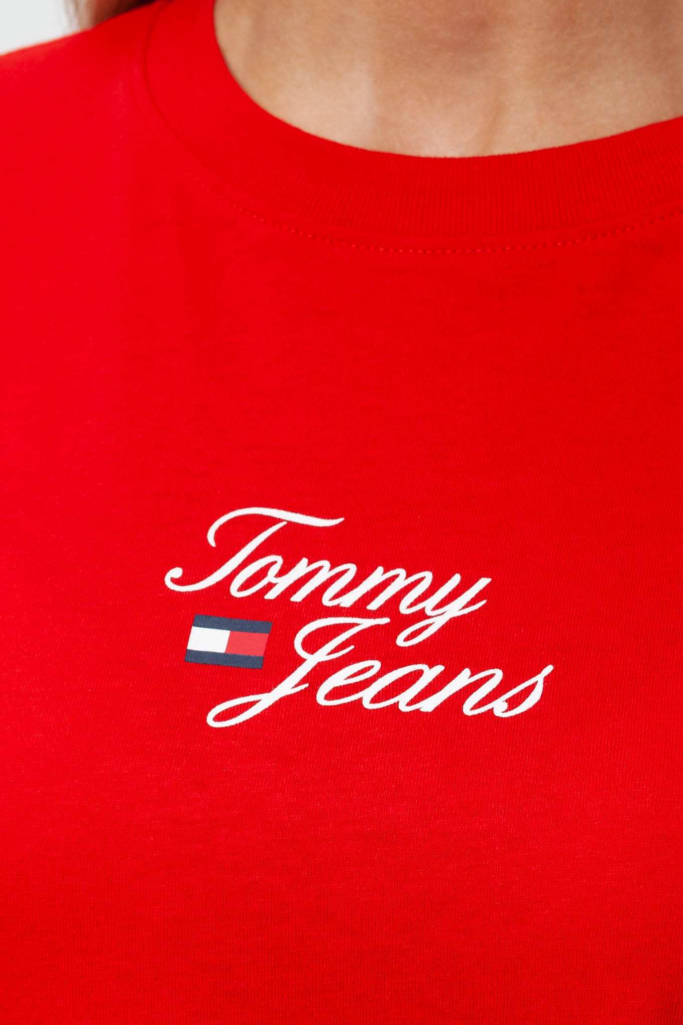 Футболка женская TOMMY JEANS TJW BBY ESSENTIAL LOGO 1 SS DW0DW15441 от  известного бренда Tommy Jeans в Санкт-Петербурге | T-Shirts