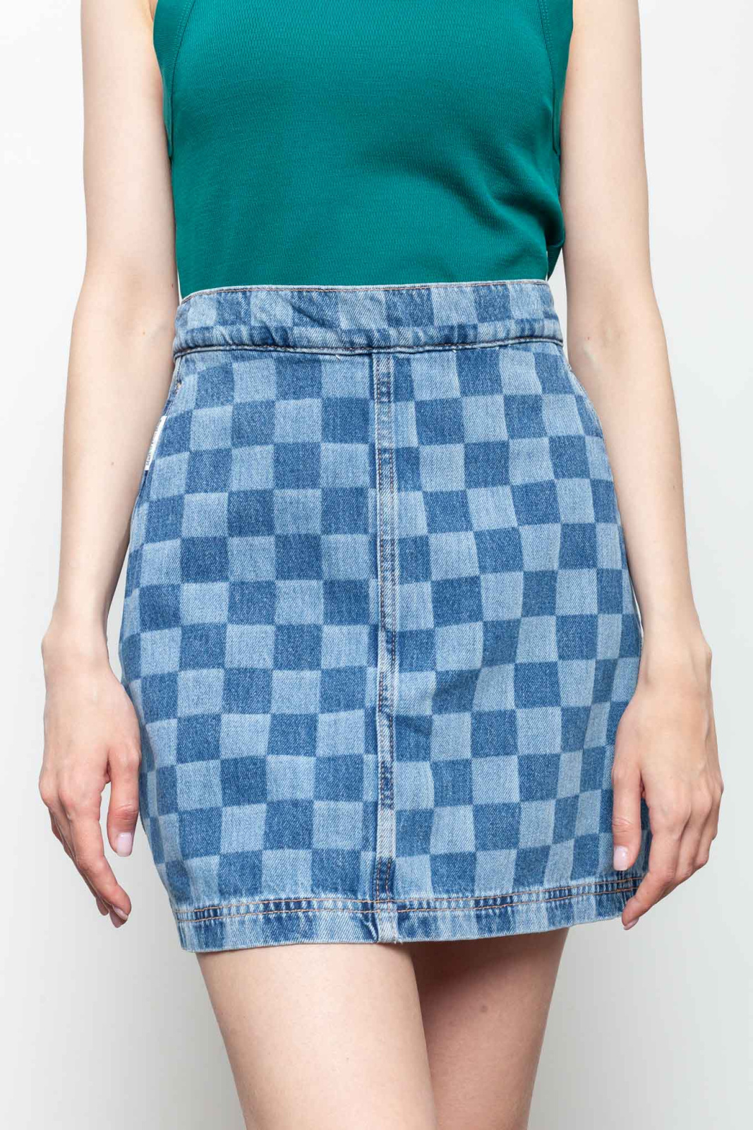 юбка в клетку в тренде весна-лето 2025