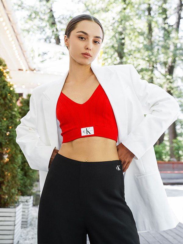 Топ Calvin Klein на бретельках топы на бретелях в тренде летом 2025