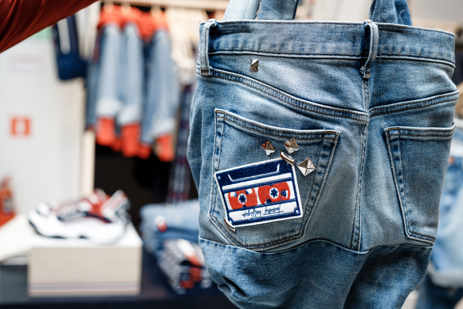 Воркшоп по пошиву сумки-тоут Tommy Jeans в ТРК Галерея