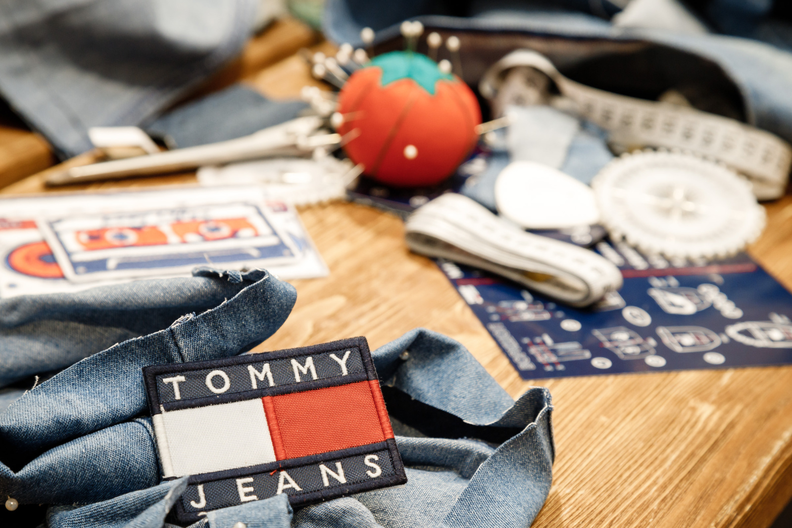 Воркшоп по пошиву сумки-тоут Tommy Jeans в ТРК Галерея