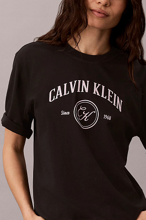 Футболка женская CALVIN KLEIN SS RELAXED VARSITY CREST LOGO TE LV047H809G 