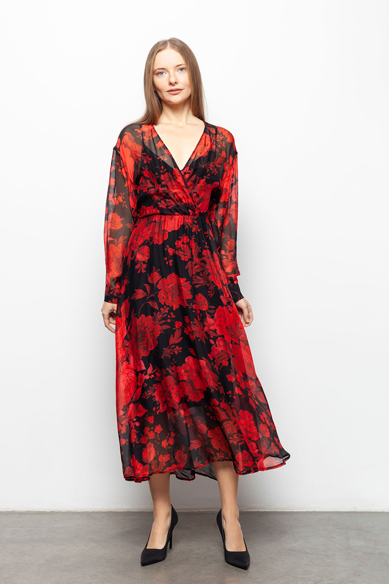 роскошное платье с красными цветами тренд 2024